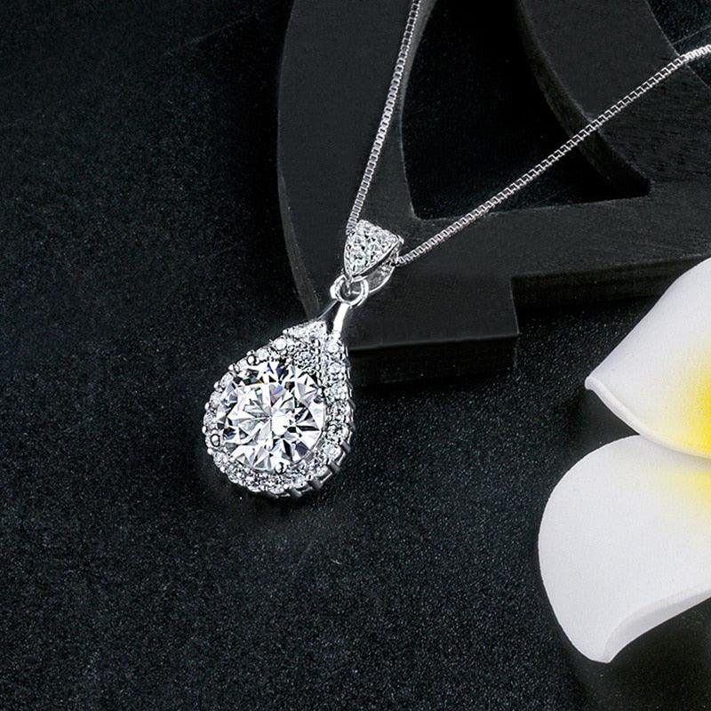 Breathtaking Round Cut VVS 1.0ct D Color White High Quality Moissanite Diamonds - Elegant Luxury Jewellery - The Jewellery Supermarket